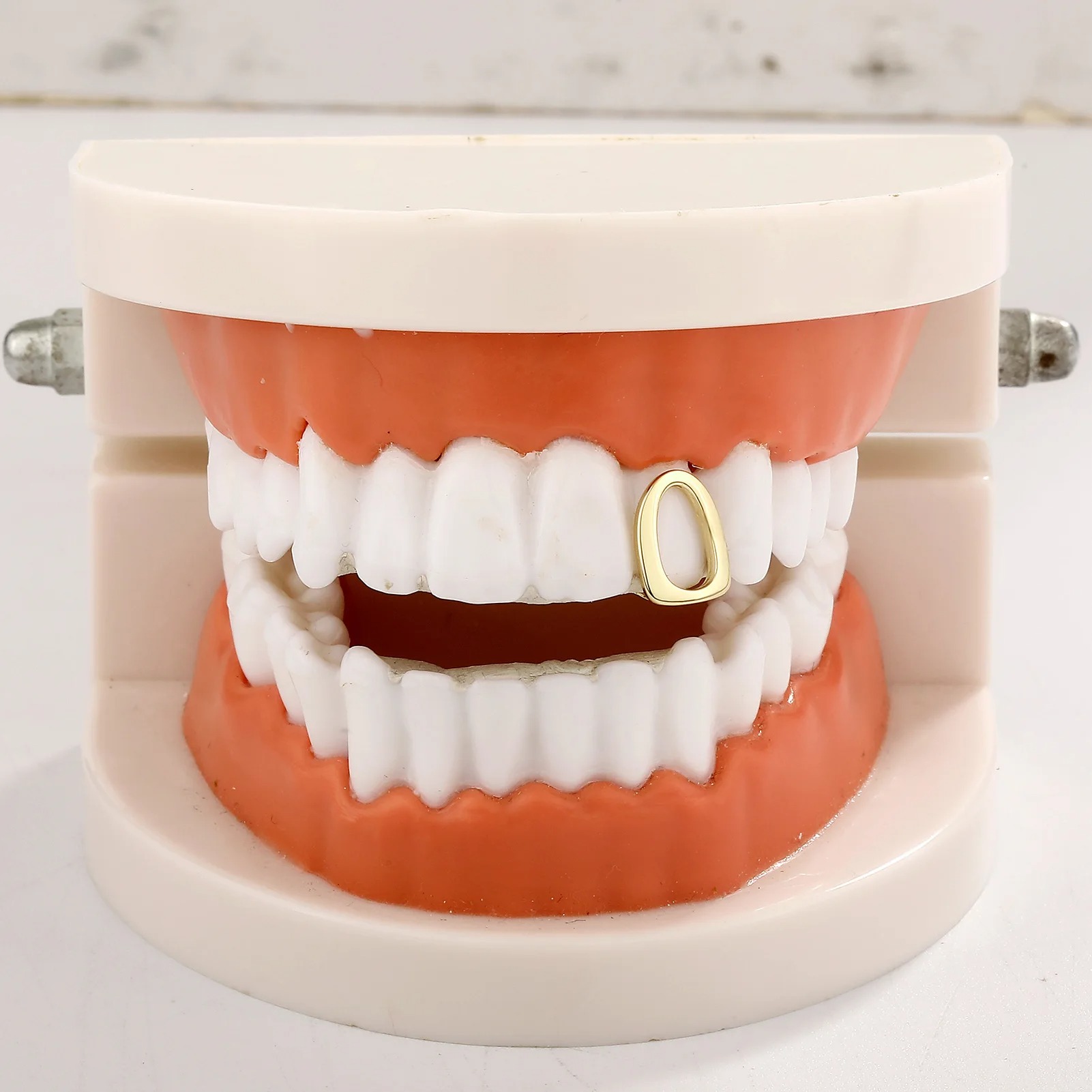 Złote Metalowe Grillz w Stylu  – Street Fashion Jewelry recenzja i cena